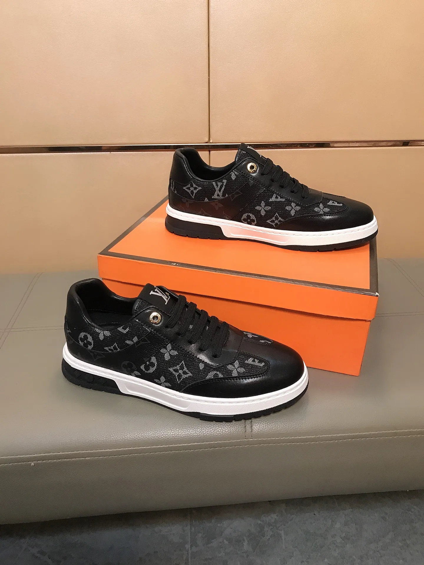 Factory price 400 💰👟👟Louis Vuitton LV ® 🆕New men's casual shoes, 🔛The upper is made of cowhide + brand printed leather splicing design, breathable lining + sheepskin feet, wear-resistant and non-slip outsole, a must-have for driving! Number: 38-44……